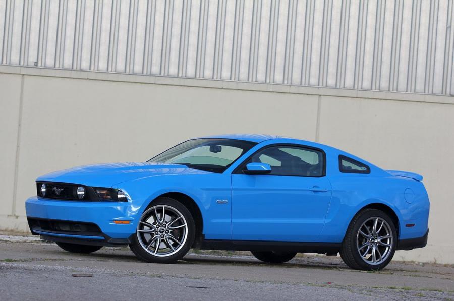  Ford Mustang GT Premium 2011 года  (фото 22 из 33)